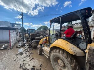 Más de 30 comunidades incomunicadas por inundaciones en Veracruz