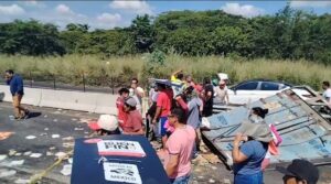 Vuelca tráiler cargado de abarrotes en autopista Veracruz – Cardel; hubo rapiña
