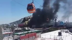Fuerte incendio moviliza a cuerpos de emergencia en Ecatepec, Estado de México