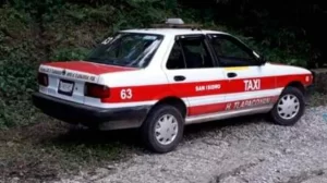 Hallan sin vida a un hombre dentro de un taxi en Tlapacoyan