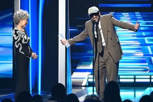 Bad Bunny recibe el premio “Artista Latino del Siglo XXI”