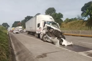 Dos accidentes vehiculares en carretera hacia Veracruz