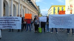 9 años de lucha por pago de laudos laborales; extrabajadores del Seguro Popular