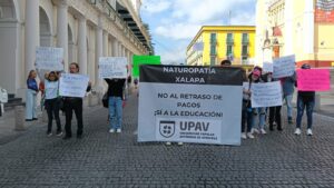 Estudiantes de la UPAV denuncian falta de pago a asesores