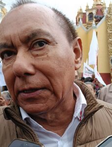 Antonio Luna acusa negligencia y omisiones en Patrimonio del Estado, Invivienda, durante protesta en Plaza Lerdo