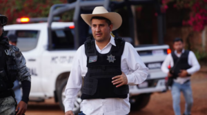 Caen dos presuntos implicados en el homicidio de Carlos Manzo; uno menor a 16 años