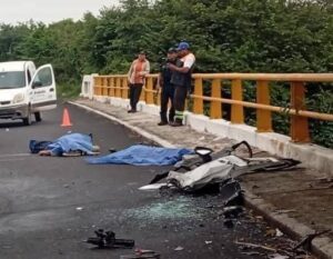 Padre e hijo mueren en accidente en Medellín de Bravo