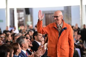 Reaparece Dante Delgado, tras haber padecido cáncer de estómago