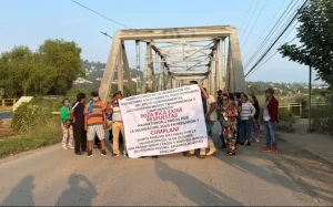 Bloquean el Puente Cazones en Poza Rica exigiendo segundo pago del Bienestar