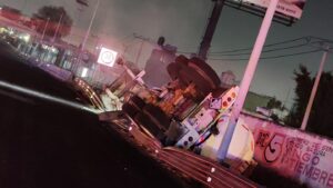 Peligro en Autopista: Vuelca Pipa con Ácido Clorhídrico y Chofer Huye