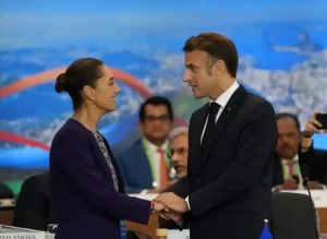 Claudia Sheinbaum recibe al presidente de Francia