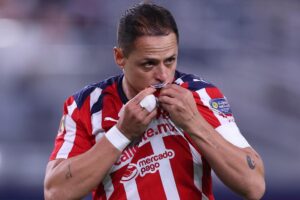 Chivas oficializa salida del “Chicharito”
