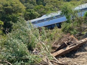 Descarrilamiento del Tren Interoceánico en Oaxaca moviliza a autoridades; más de 200 pasajeros a bordo