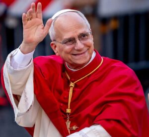 Presidenta de México sostiene llamada con el Papa León e invita al Pontífice a visitar el país