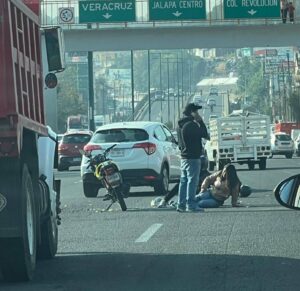 Motociclista lesionada en la colonia 21 de Marzo
