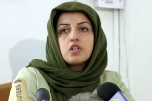Detienen de forma “violenta” a la Premio Nobel de la Paz iraní Narges Mohammadi