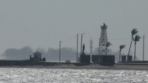 Cierran bahías del Puerto de Veracruz por Norte de hasta 100 Km/h