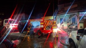 Se incendia área de usos múltiples en la colonia Progreso Macuiltépetl de Xalapa