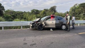 Aparatoso accidente en la carretera Veracruz–Xalapa deja personas lesionadas