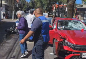 Aparatoso accidente en la Av. Américas