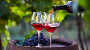 Trump presiona a Francia con aranceles del 200% a vinos y champanes