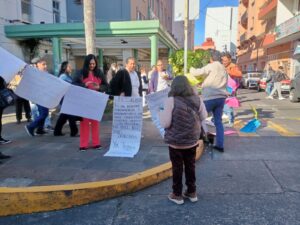 Trabajadores de la salud exigen pago de quincena en Veracruz