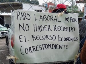Trabajadores del rastro municipal bloquean avenida Mártires 28 de Agosto por incumplimiento de pagos y condiciones laborales