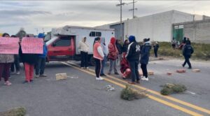 Manifestación en la carretera federal Xalapa–Perote por falta de maestros