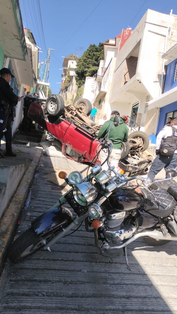 Accidente vial y volcadura en colonia Benito Juárez Xalapa