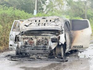 Camioneta de valores se incendia y queda en pérdida total en la Álamo–Tihuatlán