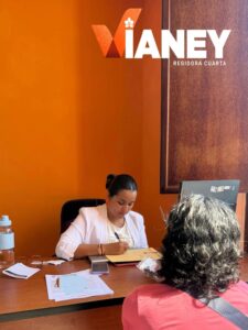 Polémica en Coatepec por pintura naranja en oficina pública