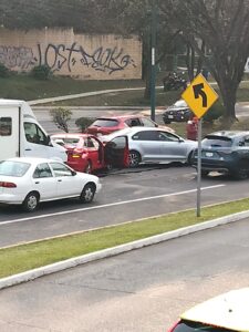 Accidente ocasiona caos vial en la carretera Xalapa-Veracruz, a la altura de Plaza Las Américas 