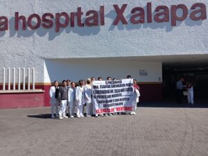 Internos del ISSSTE Xalapa denuncian abuso laboral