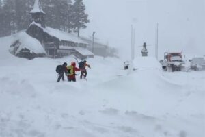 Avalancha en California deja 8 muertos y un desaparecido