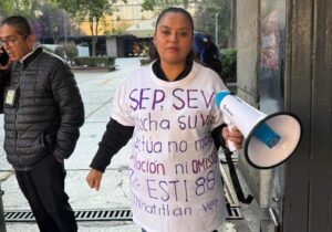  Denuncian en la SEP reinstalación de docentes señalados por maltrato en Minatitlán