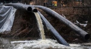 Declaran desastre por derrame en el río Potomac