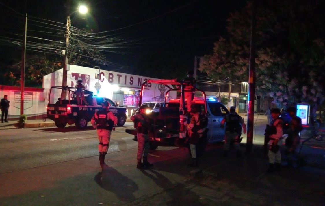 Movilización policiaca en CBTIS 85 de Coatzacoalcos por bombas molotov