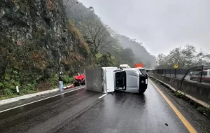 Tres accidentes paralizan la autopista Puebla-Orizaba