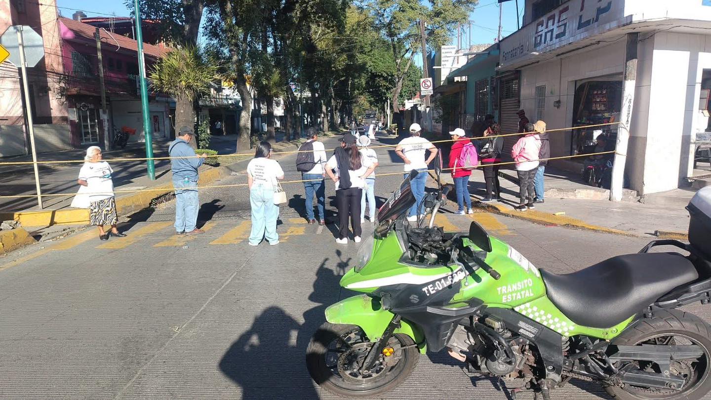 Bloqueo de colectivos de desaparecidos en Avenida Américas, Xalapa