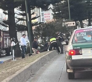 Conductor atropella a abuelo y nieta en la Av. Lázaro Cárdenas y escapa