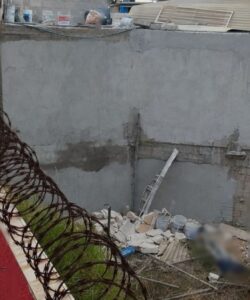 Muere trabajador tras caída de barda; emergencias estaban saturadas por incendios