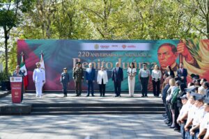 Xalapa conmemora el 220 aniversario del natalicio de Benito Juárez García
