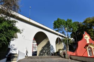 Instalarán mallas y jardineras para prevenir tragedias en el puente