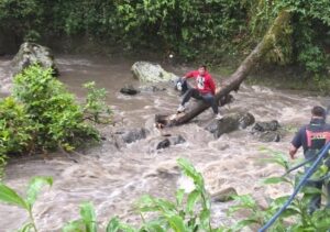 Tormenta en Xalapa deja encharcamientos sin daños graves ni lesionados