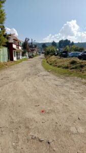 Denuncian presunta invasión de calle pública en Las Vigas de Ramírez