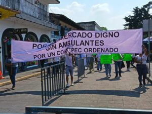 Locatarios del mercado “Miguel Rebolledo” exigen ordenamiento comercial y vial