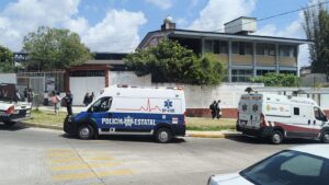 Evacuan Telesecundaria en Xalapa por presunta intoxicación química