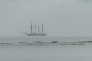 El emblemático buque español Juan Sebastián de Elcano arriba al puerto de Veracruz