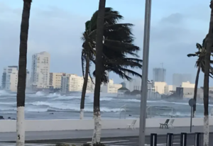 Puerto de Veracruz cerrado a la navegación por Frente Frío No. 40