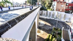 Gemini ha dicho Este viernes 3 de abril de 2026, la rápida intervención de las fuerzas del orden en el centro de Xalapa evitó lo que pudo haber sido una tragedia en uno de los puntos más emblemáticos, pero también sensibles de la capital veracruzana. La efectividad de los protocolos de reacción inmediata fue clave para resguardar la vida de una ciudadana en crisis.  Aquí los detalles de los hechos ocurridos esta tarde:  Policía de Xalapa evita tragedia en el Puente Xallitic; auxilian a mujer en crisis